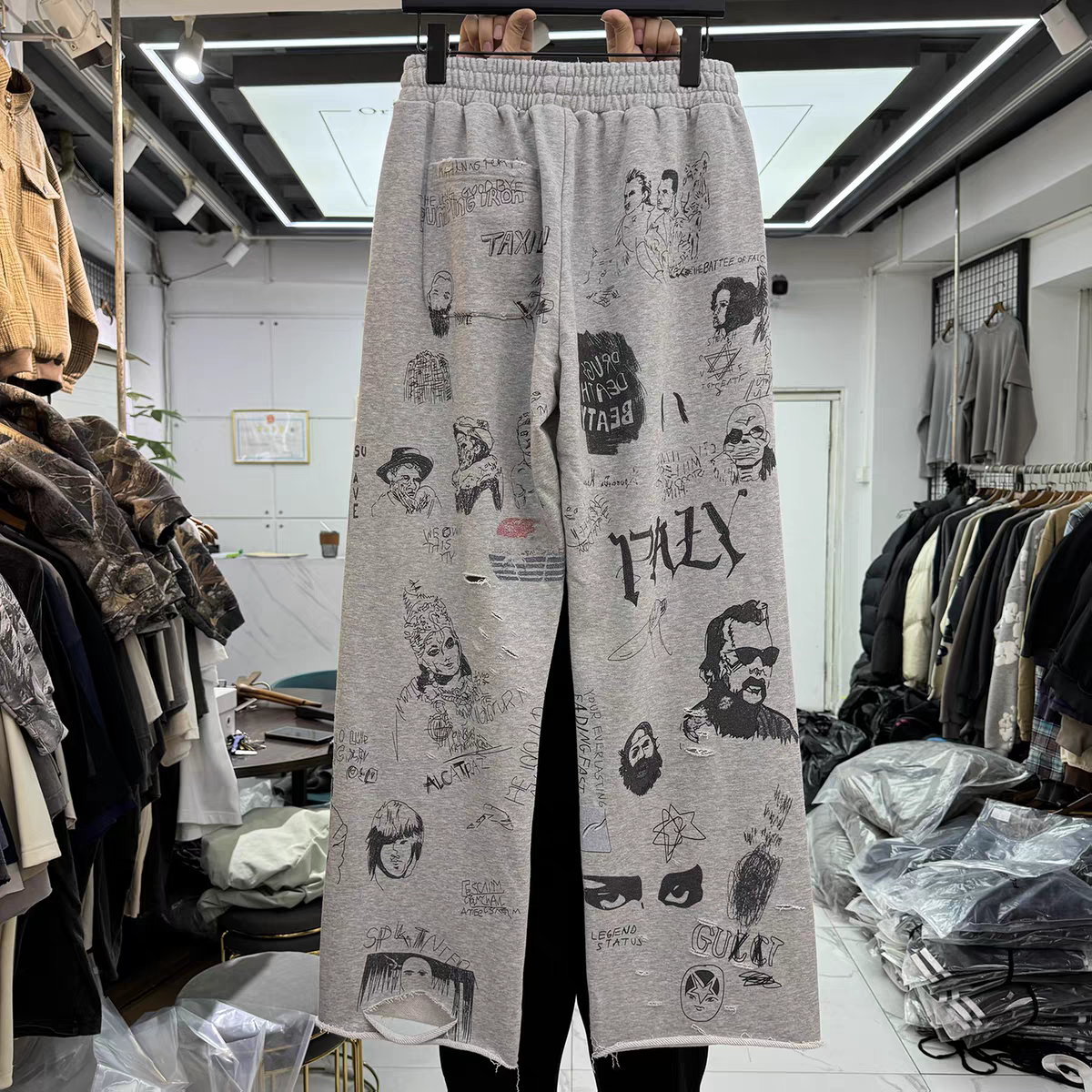 Retro Graffiti Character Lette - Women Shoes Joggers recension och pris
